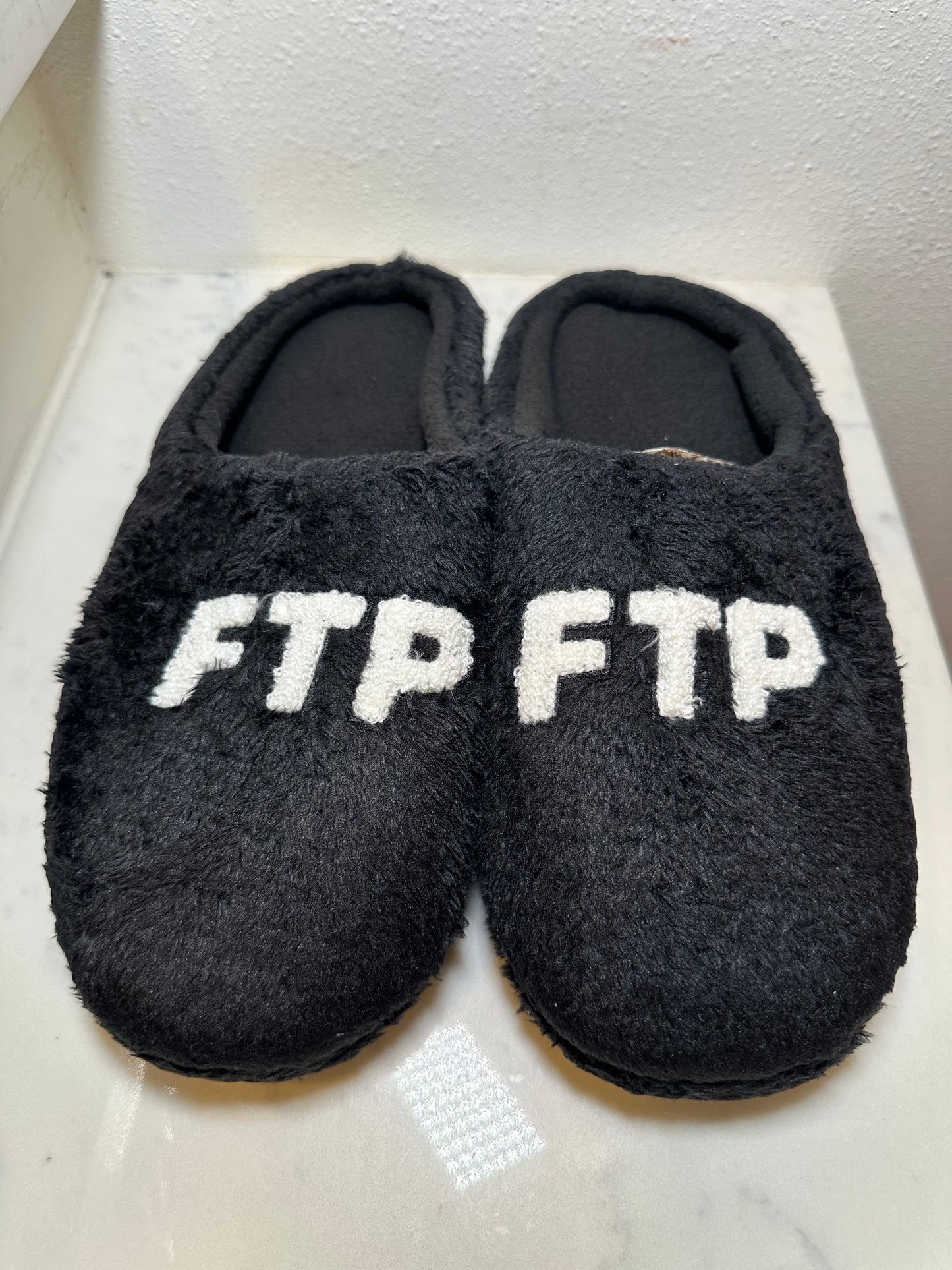 FTP Fleece Logo Slippers (11-12)