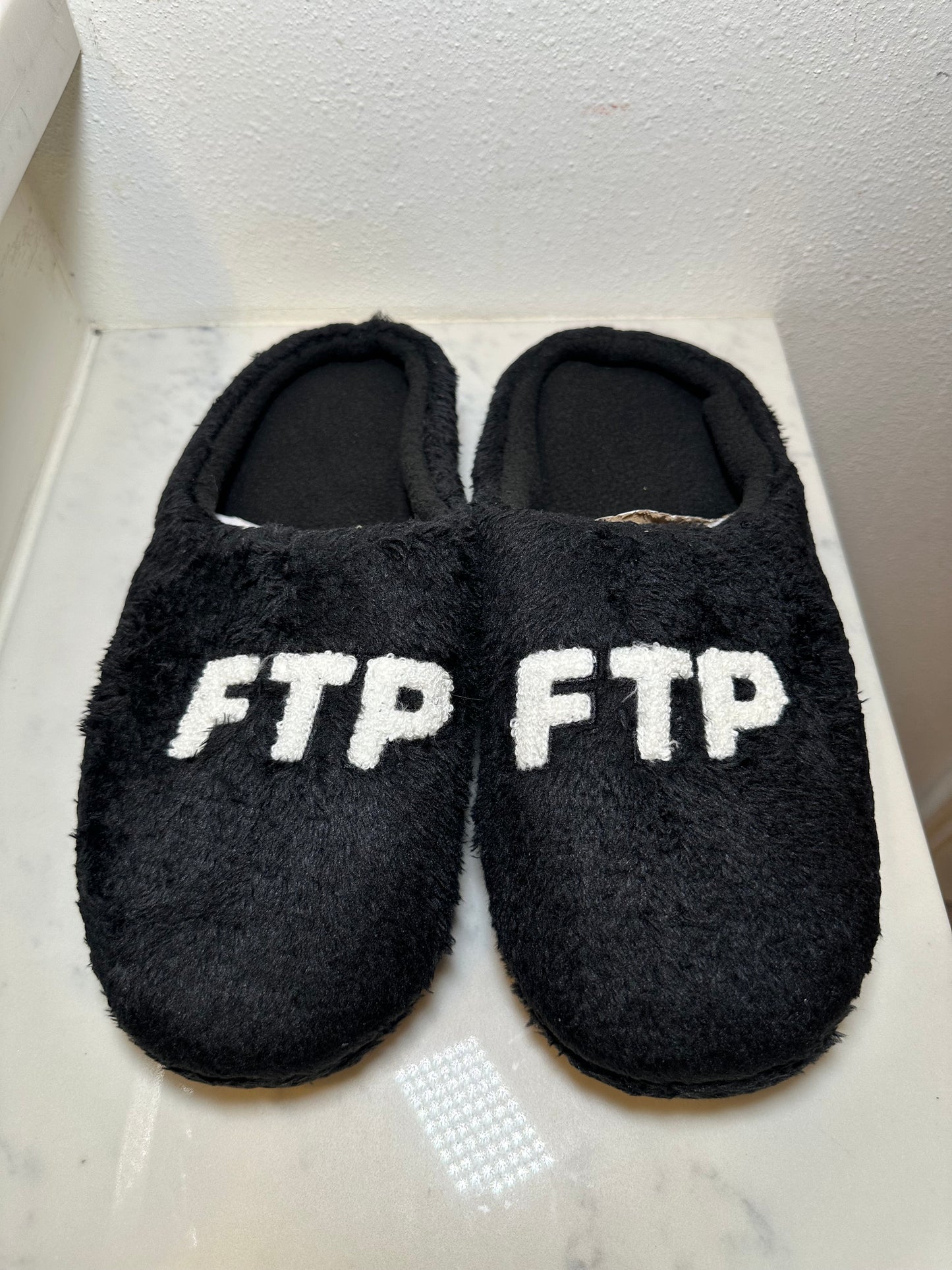 FTP Fleece Logo Slippers (11-12)