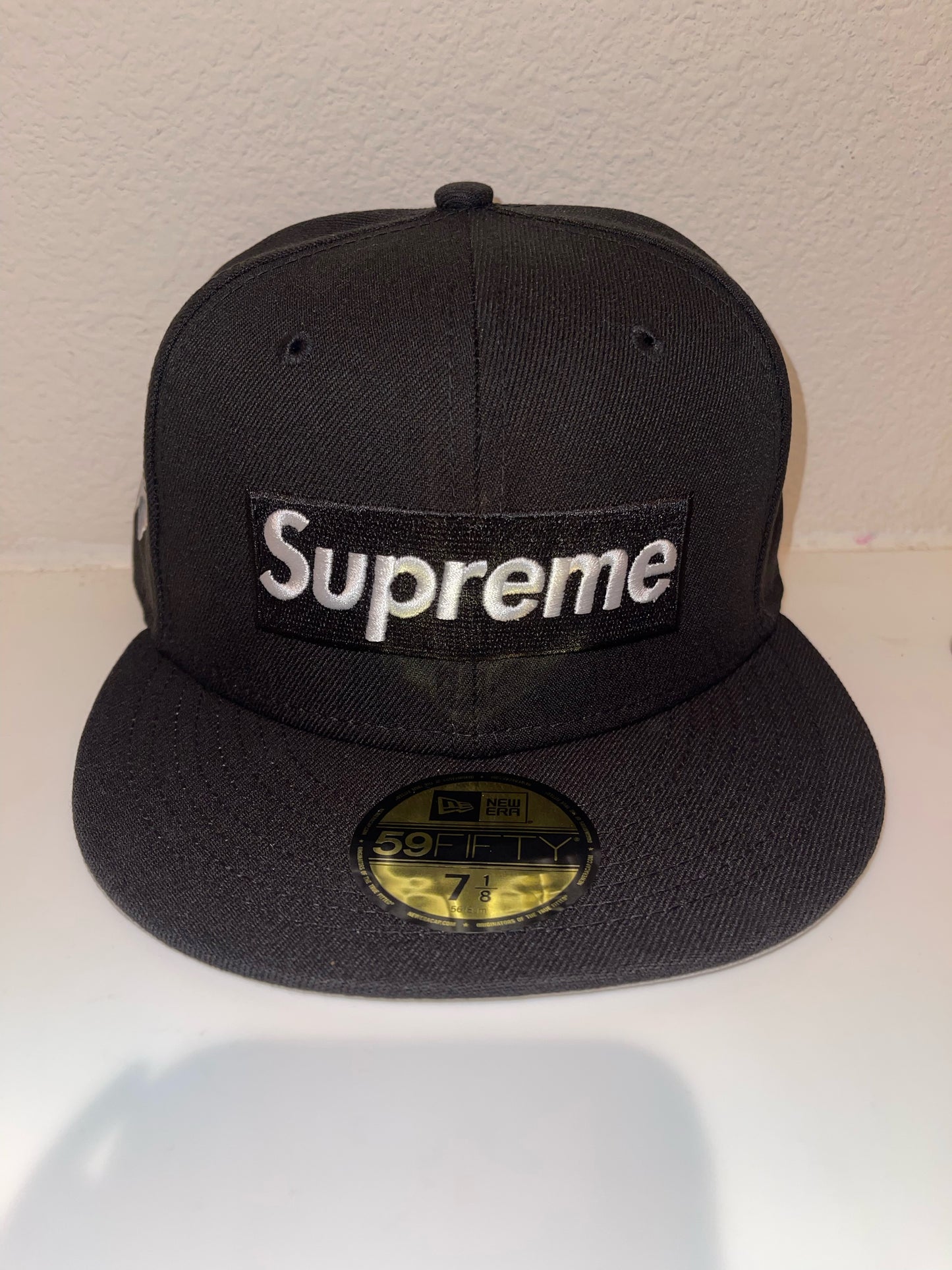 Supreme Money Box Logo New Era (7 1/8)